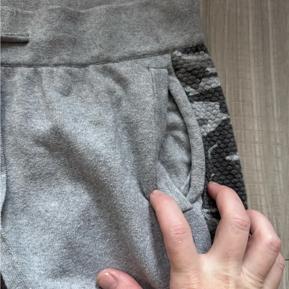 Monrow Light Gray Camo Cotton and Cashmere Joggers - Picture 5 of 6